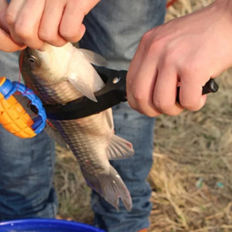 Practical non-slip plastic fish clips