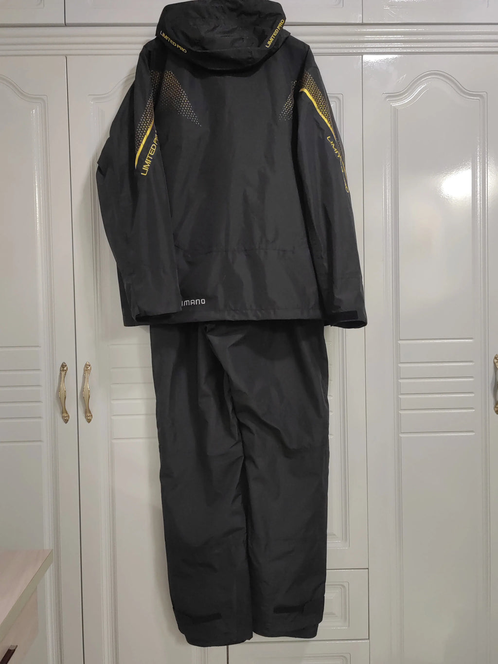 Thick and breathable winter fishing suit